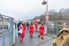 02.04.2022, GER, Bayern, Passau: Ausbildung des Wasserwacht Bezirks Niederbayern Oberpfalz in Passau Hals zum Thema Frühblüher. Teilnehmer auf Naturschutzstreife.