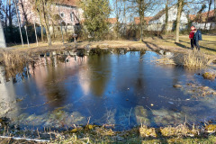 Februar-24